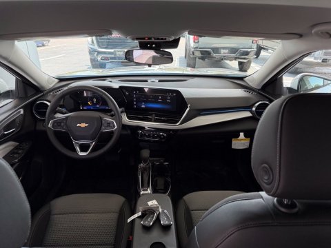 New Summit White 2026 Chevrolet Trax LT FWD - photo 20 - Stock #261280