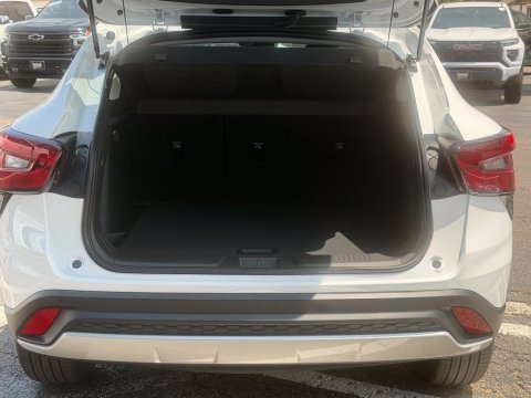 New Summit White 2026 Chevrolet Trax LT FWD - photo 9 - Stock #261280