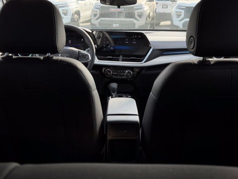 New Summit White 2026 Chevrolet Trax LT FWD - photo 10 - Stock #261429
