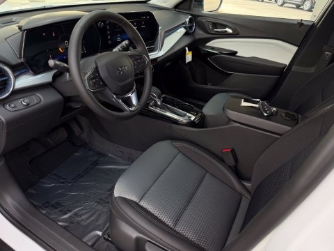 New Summit White 2026 Chevrolet Trax LT FWD - photo 12 - Stock #261429
