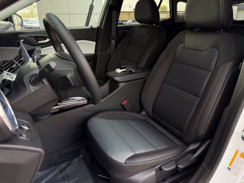 New Summit White 2026 Chevrolet Trax LT FWD - photo 14 - Stock #261429