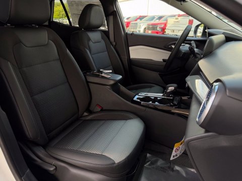 New Summit White 2026 Chevrolet Trax LT FWD - photo 18 - Stock #261429