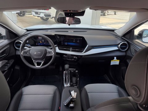 New Summit White 2026 Chevrolet Trax LT FWD - photo 21 - Stock #261429