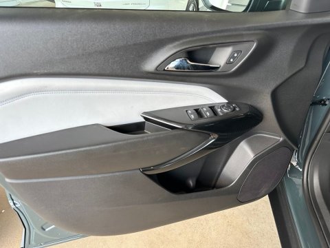 New Cypress Gray 2026 Chevrolet Trax LT FWD - photo 11 - Stock #261132