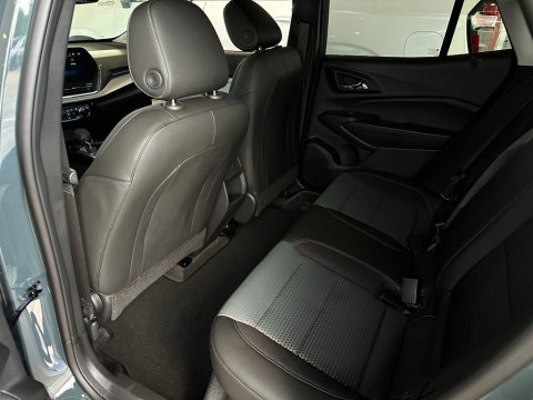 New Cypress Gray 2026 Chevrolet Trax LT FWD - photo 15 - Stock #261132