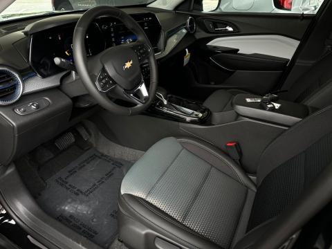 New Mosaic Black Metallic 2026 Chevrolet Trax LT FWD - photo 10 - Stock #261013