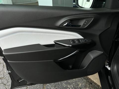 New Mosaic Black Metallic 2026 Chevrolet Trax LT FWD - photo 11 - Stock #261013