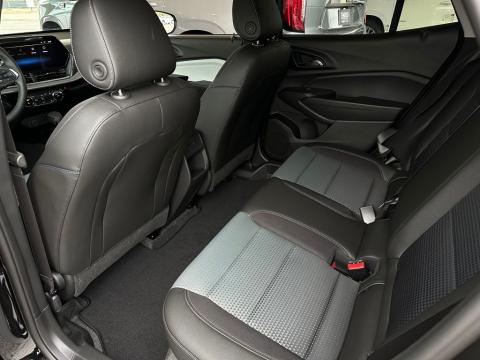 New Mosaic Black Metallic 2026 Chevrolet Trax LT FWD - photo 15 - Stock #261013