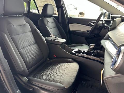 New Mosaic Black Metallic 2026 Chevrolet Trax LT FWD - photo 17 - Stock #261013
