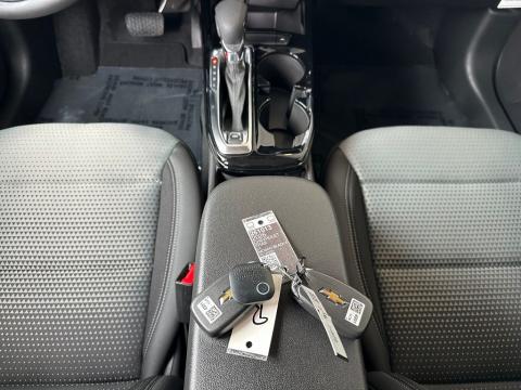 New Mosaic Black Metallic 2026 Chevrolet Trax LT FWD - photo 21 - Stock #261013