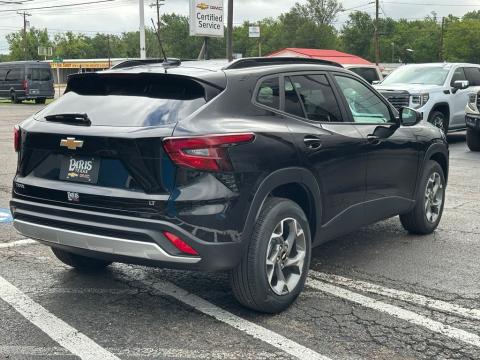 New Mosaic Black Metallic 2026 Chevrolet Trax LT FWD - photo 6 - Stock #261013