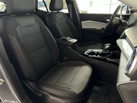 New Sterling Gray Metallic 2026 Chevrolet Trax LT FWD - photo 17 - Stock #261061