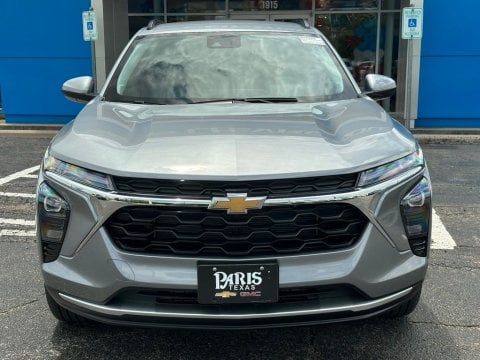 New Sterling Gray Metallic 2026 Chevrolet Trax LT FWD - photo 2 - Stock #261061