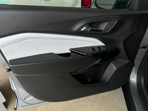 New Sterling Gray Metallic 2026 Chevrolet Trax LT FWD - photo 11 - Stock #261061