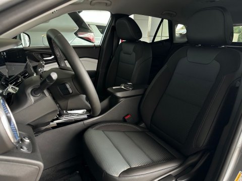 New Sterling Gray Metallic 2026 Chevrolet Trax LT FWD - photo 13 - Stock #261061