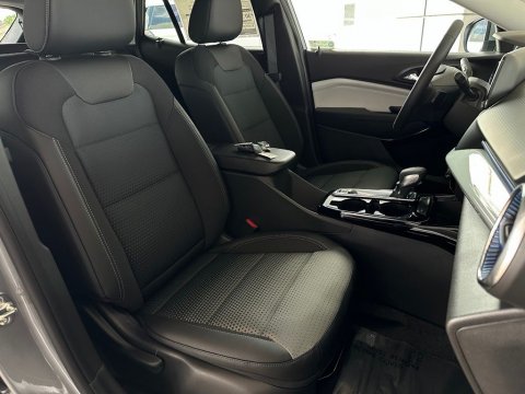 New Sterling Gray Metallic 2026 Chevrolet Trax LT FWD - photo 17 - Stock #261061