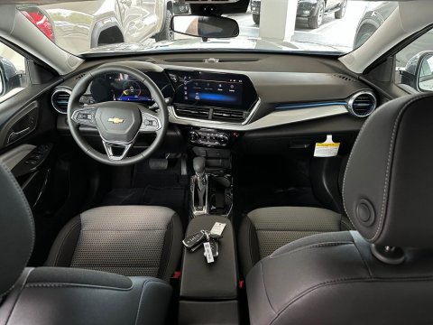 New Sterling Gray Metallic 2026 Chevrolet Trax LT FWD - photo 20 - Stock #261061