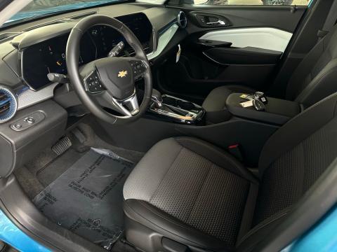 Pre-Owned Marina Blue Metallic 2025 Chevrolet Trax LT FWD - photo 11 - Stock #260774A