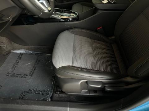 Pre-Owned Marina Blue Metallic 2025 Chevrolet Trax LT FWD - photo 13 - Stock #260774A