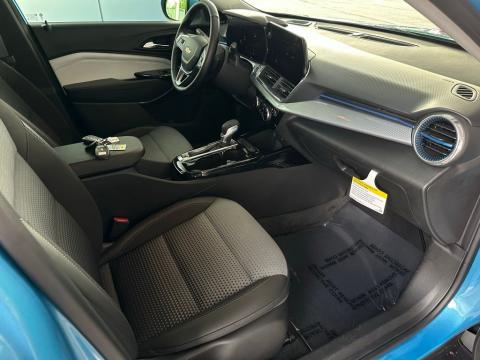 Pre-Owned Marina Blue Metallic 2025 Chevrolet Trax LT FWD - photo 17 - Stock #260774A