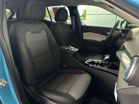 Pre-Owned Marina Blue Metallic 2025 Chevrolet Trax LT FWD - photo 18 - Stock #260774A