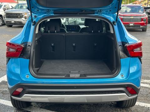 Pre-Owned Marina Blue Metallic 2025 Chevrolet Trax LT FWD - photo 8 - Stock #260774A