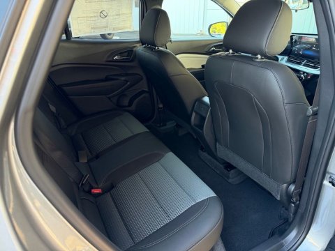 New Sterling Gray Metallic 2026 Chevrolet Trax LT FWD - photo 18 - Stock #261246