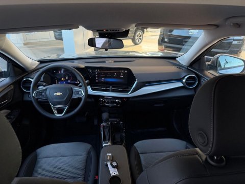 New Sterling Gray Metallic 2026 Chevrolet Trax LT FWD - photo 20 - Stock #261246