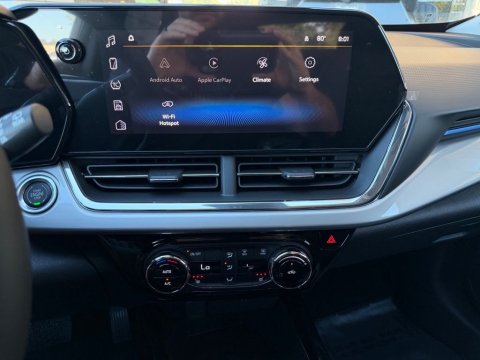New Sterling Gray Metallic 2026 Chevrolet Trax LT FWD - photo 24 - Stock #261246