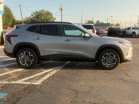 New Sterling Gray Metallic 2026 Chevrolet Trax LT FWD - photo 4 - Stock #261246
