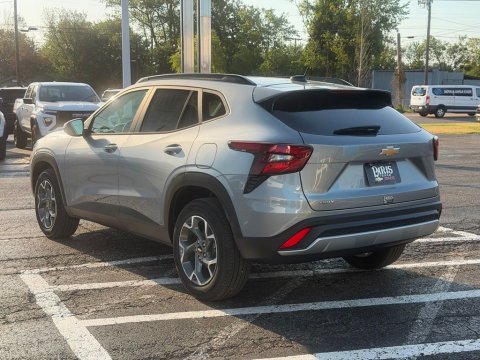 New Sterling Gray Metallic 2026 Chevrolet Trax LT FWD - photo 7 - Stock #261246