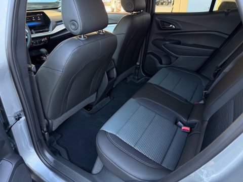 New Sterling Gray Metallic 2026 Chevrolet Trax LT FWD - photo 16 - Stock #261246