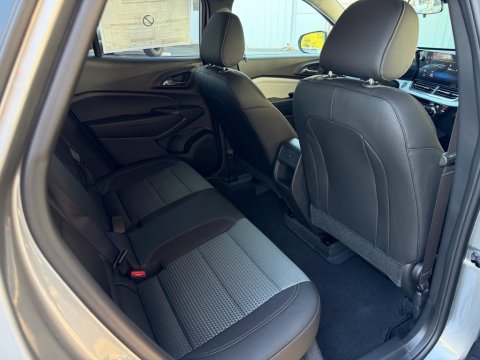 New Sterling Gray Metallic 2026 Chevrolet Trax LT FWD - photo 19 - Stock #261246