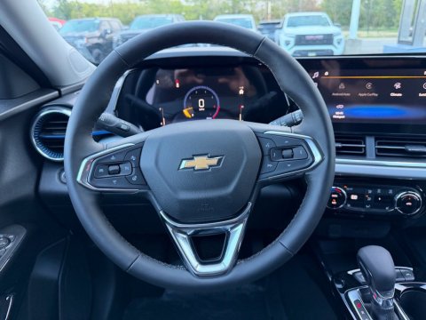 New Summit White 2026 Chevrolet Trax LT FWD - photo 20 - Stock #261340