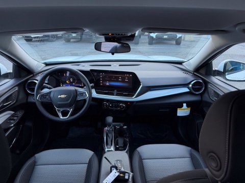 New Summit White 2026 Chevrolet Trax LT FWD - photo 21 - Stock #261340