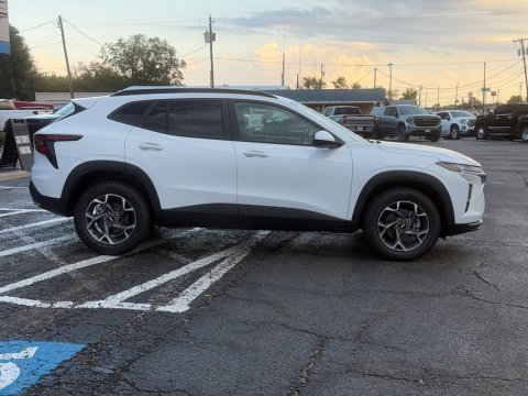 New Summit White 2026 Chevrolet Trax LT FWD - photo 5 - Stock #261340