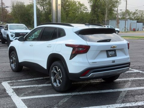 New Summit White 2026 Chevrolet Trax LT FWD - photo 8 - Stock #261340