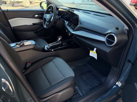 New Cypress Gray 2026 Chevrolet Trax LT FWD - photo 17 - Stock #261428