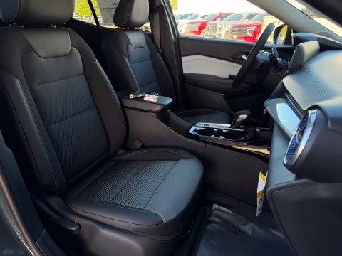 New Cypress Gray 2026 Chevrolet Trax LT FWD - photo 18 - Stock #261428
