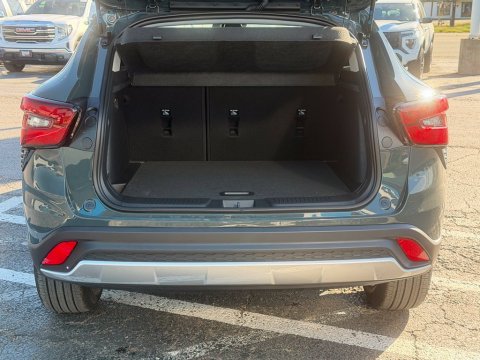 New Cypress Gray 2026 Chevrolet Trax LT FWD - photo 9 - Stock #261428