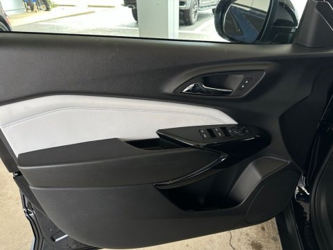 New Mosaic Black Metallic 2026 Chevrolet Trax LT FWD - photo 10 - Stock #261082
