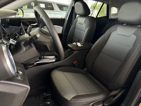 New Mosaic Black Metallic 2026 Chevrolet Trax LT FWD - photo 12 - Stock #261082