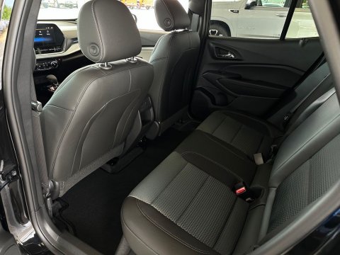 New Mosaic Black Metallic 2026 Chevrolet Trax LT FWD - photo 14 - Stock #261082