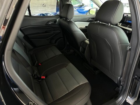 New Mosaic Black Metallic 2026 Chevrolet Trax LT FWD - photo 17 - Stock #261082