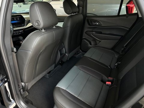New Mosaic Black Metallic 2026 Chevrolet Trax LT FWD - photo 15 - Stock #261126