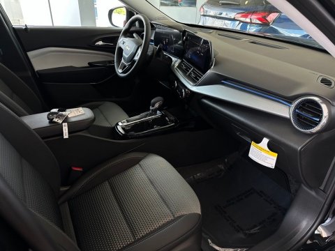 New Mosaic Black Metallic 2026 Chevrolet Trax LT FWD - photo 16 - Stock #261126