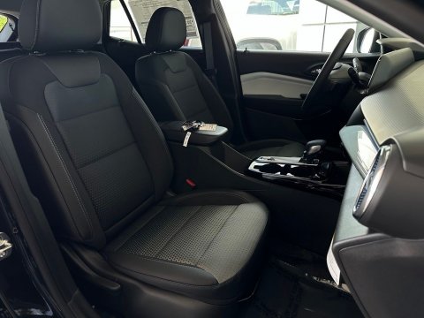 New Mosaic Black Metallic 2026 Chevrolet Trax LT FWD - photo 17 - Stock #261126