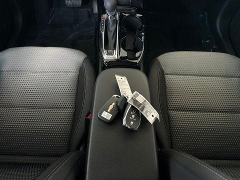 New Mosaic Black Metallic 2026 Chevrolet Trax LT FWD - photo 21 - Stock #261126