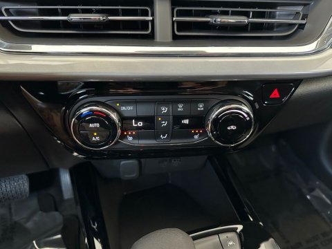 New Mosaic Black Metallic 2026 Chevrolet Trax LT FWD - photo 25 - Stock #261126