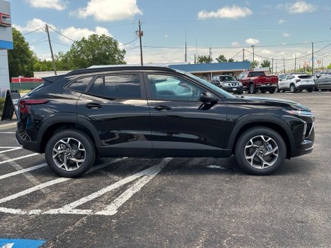 New Mosaic Black Metallic 2026 Chevrolet Trax LT FWD - photo 4 - Stock #261126